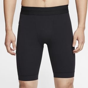 Nike Yoga Dri-FIT Mens Infinalon Shorts